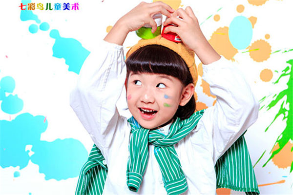 七彩鳥少兒美術(shù)加盟有哪些支持？