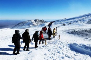 長白山天池雪滑雪場