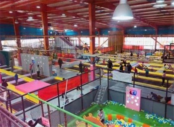 蹦樂華夏蹦床主題樂園