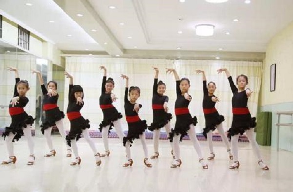 起跑線藝術培訓中心加盟