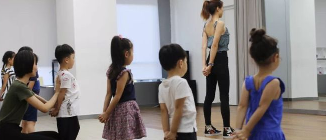 火石星時(shí)尚學(xué)院加盟