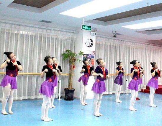 艾莎同學舞蹈加盟