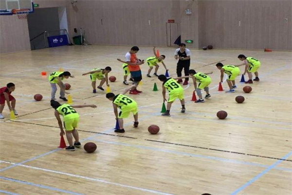 拉維爾青少年籃球培訓(xùn)加盟 拉維爾青少年籃球培訓(xùn)加盟